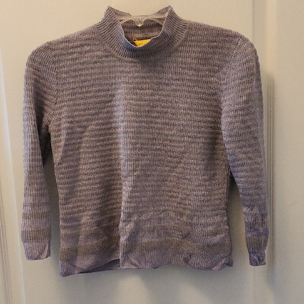 St. John Gray Stripe Ribbed Knit Crop Top With Mock Neck And 3/4 Sleeve Size M